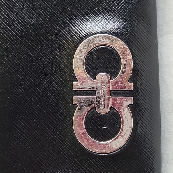 Salvatore Ferragamo Black Snap Wallet - Picture 2 of 16